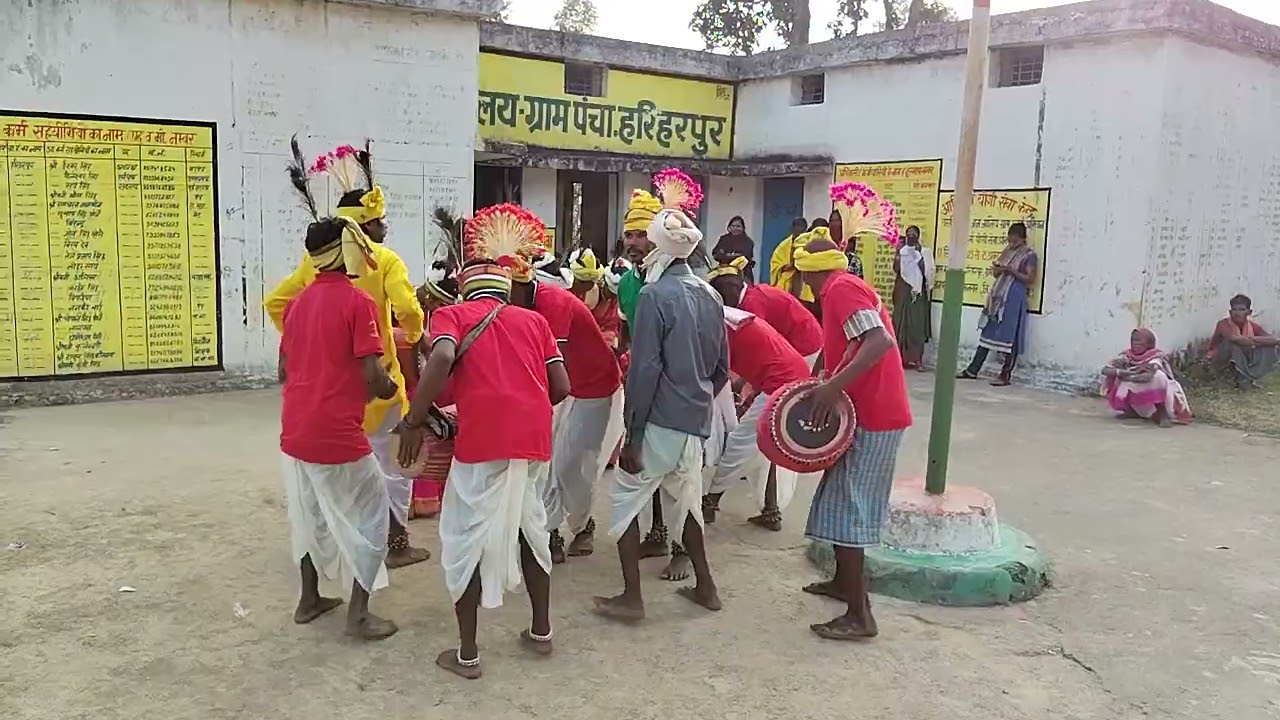 जननायक बिरसा मुंडा के जन्मदिवस पर किया गया करमा नृत्य 