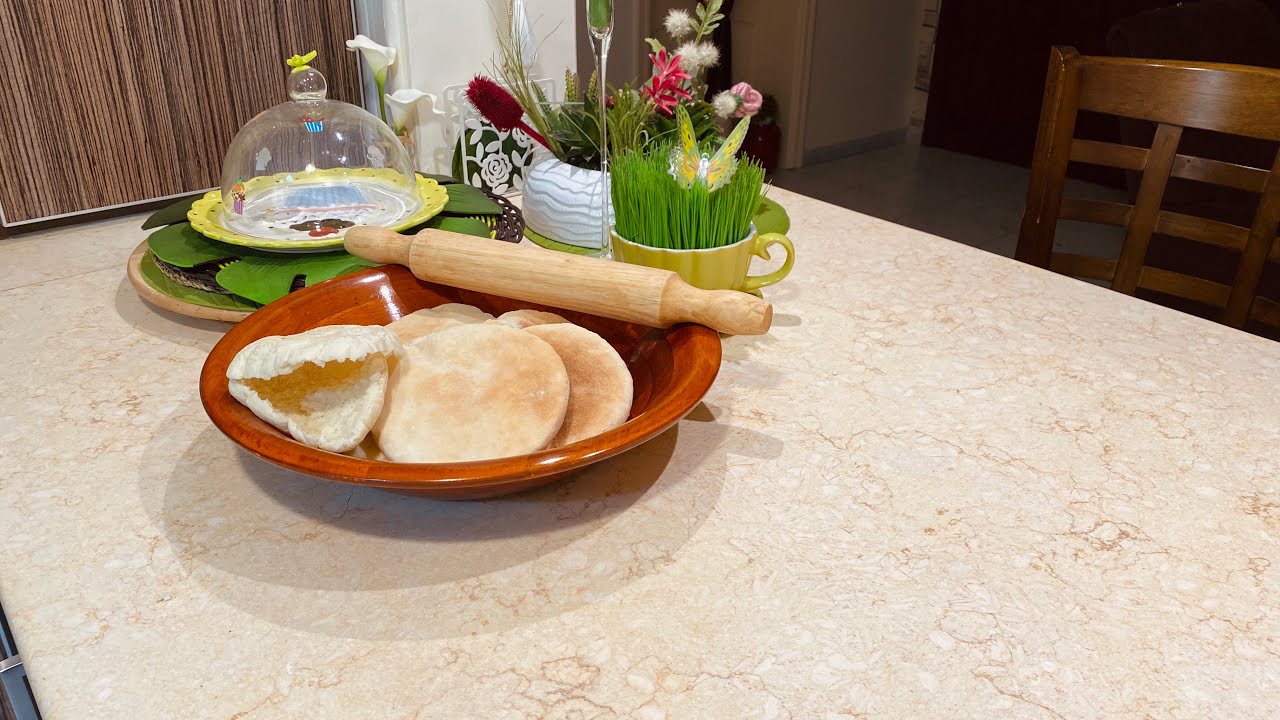 الخبز الشامي (العيش اللبناني )المنفوخ نجاحه بطريقته الأصليه مكوناته موجوده بكل منزل دلال حناوي