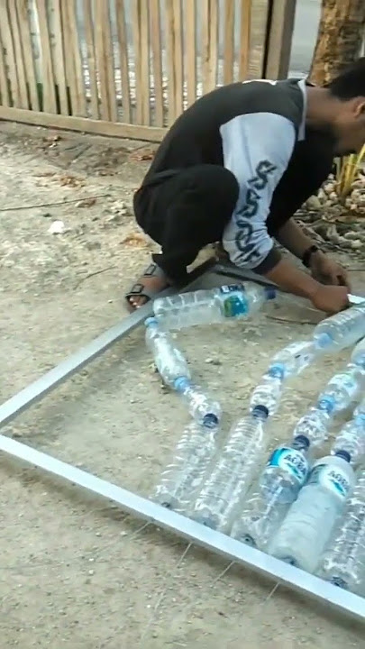 KREATIF, BIKIN PAGAR DARI BOTOL PLASTIK BEKAS. UNIK KALEA