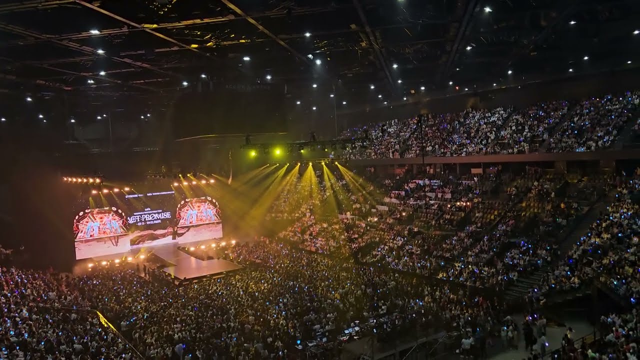 250330 TXT (‎⁨@TXT_bighit⁩) — French MOA singing Blue Hour (pre-concert) @ Accor Hotel Arena (Paris)