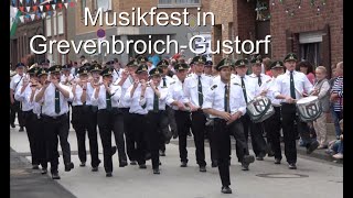 Musikkapellen-Vereine und Tambourcorps ziehen zum Schützenfest 2023 in GV-Gustorf auf.