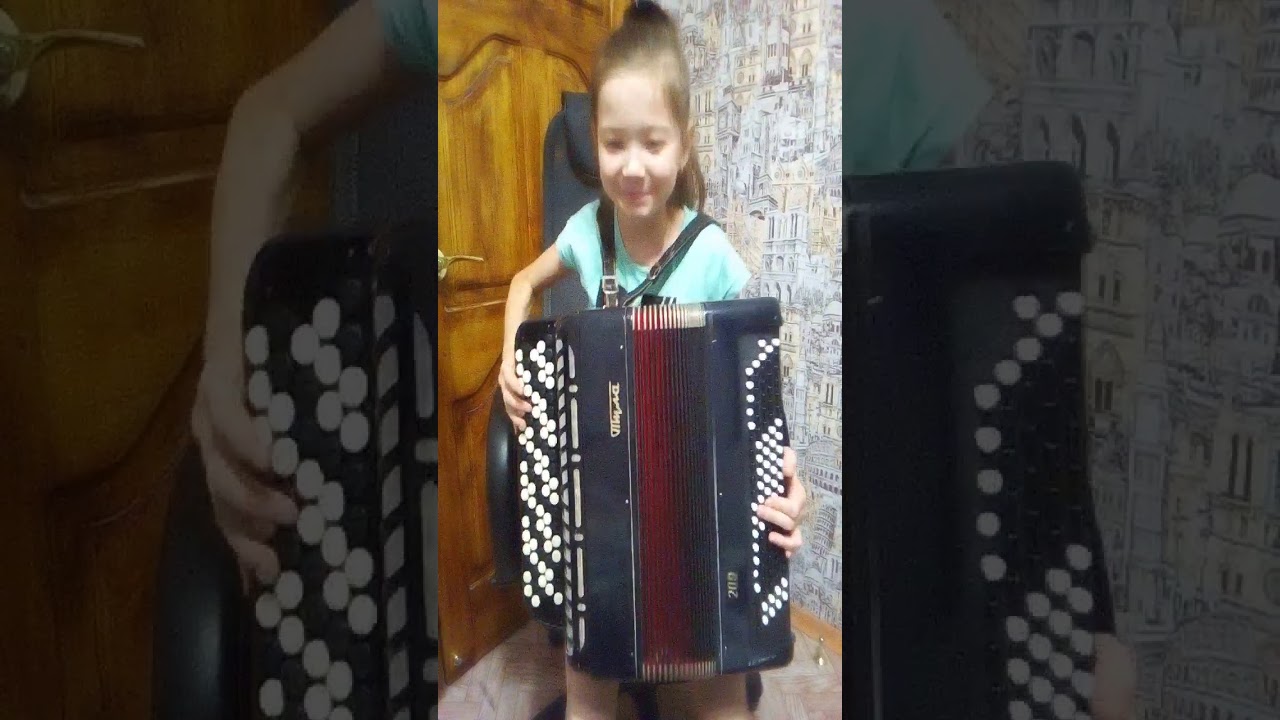 елка на баяне