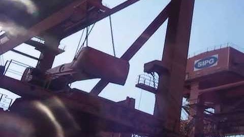 Scissors grab / Mechanical grab / Clamshell grab