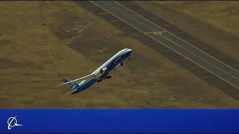 Boeing 787-9 Dreamliner Prepares for the Farnborough Airshow in England