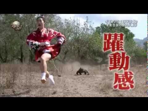 Komodo Dragon chasing Ayako Imoto on crazy japanese game show