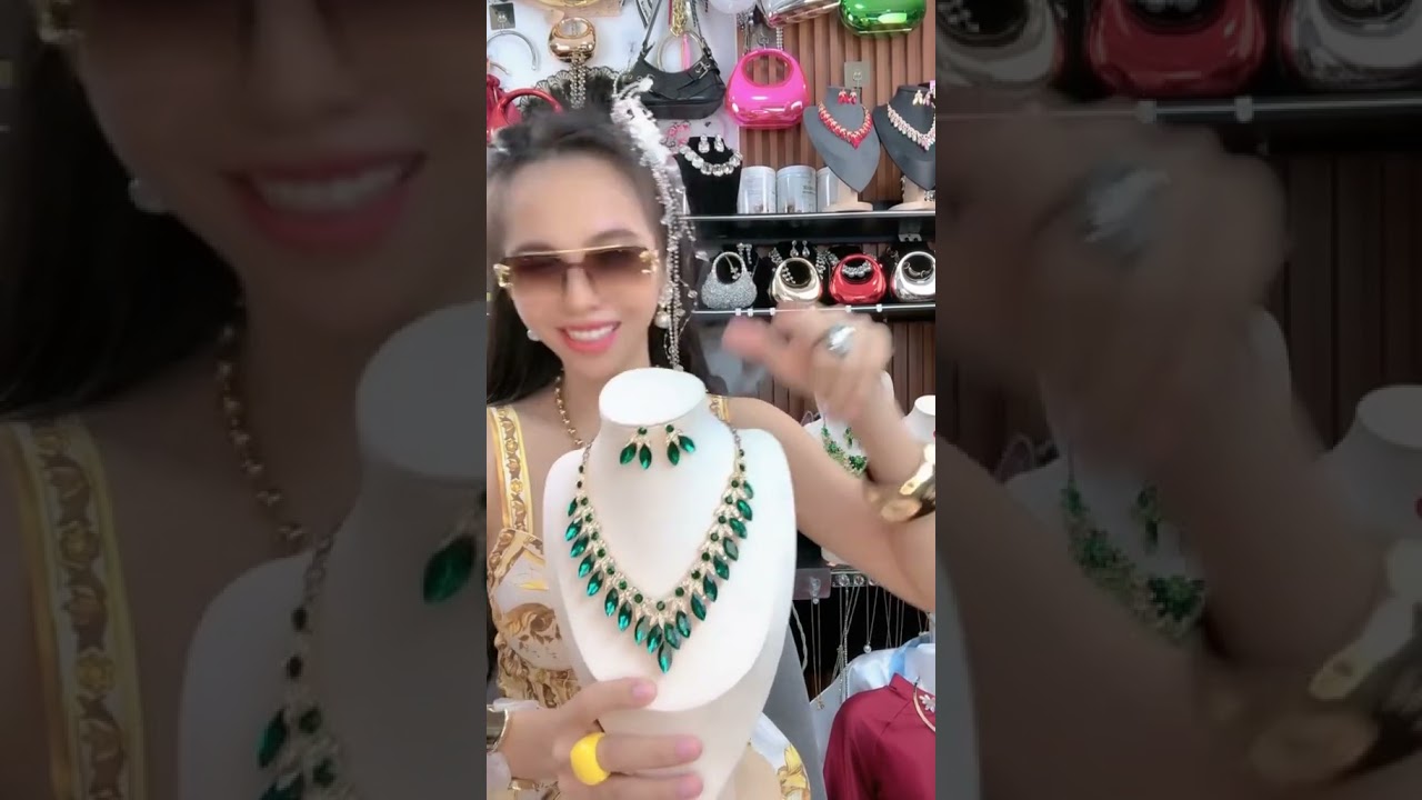 Phong Cách Retro: Trang Sức Pha Lê | Mê Áo Dài