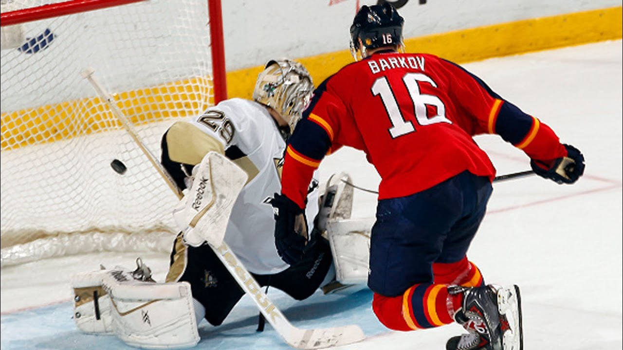 Florida Panthers goalie Roberto Luongo talks with teammate Gary