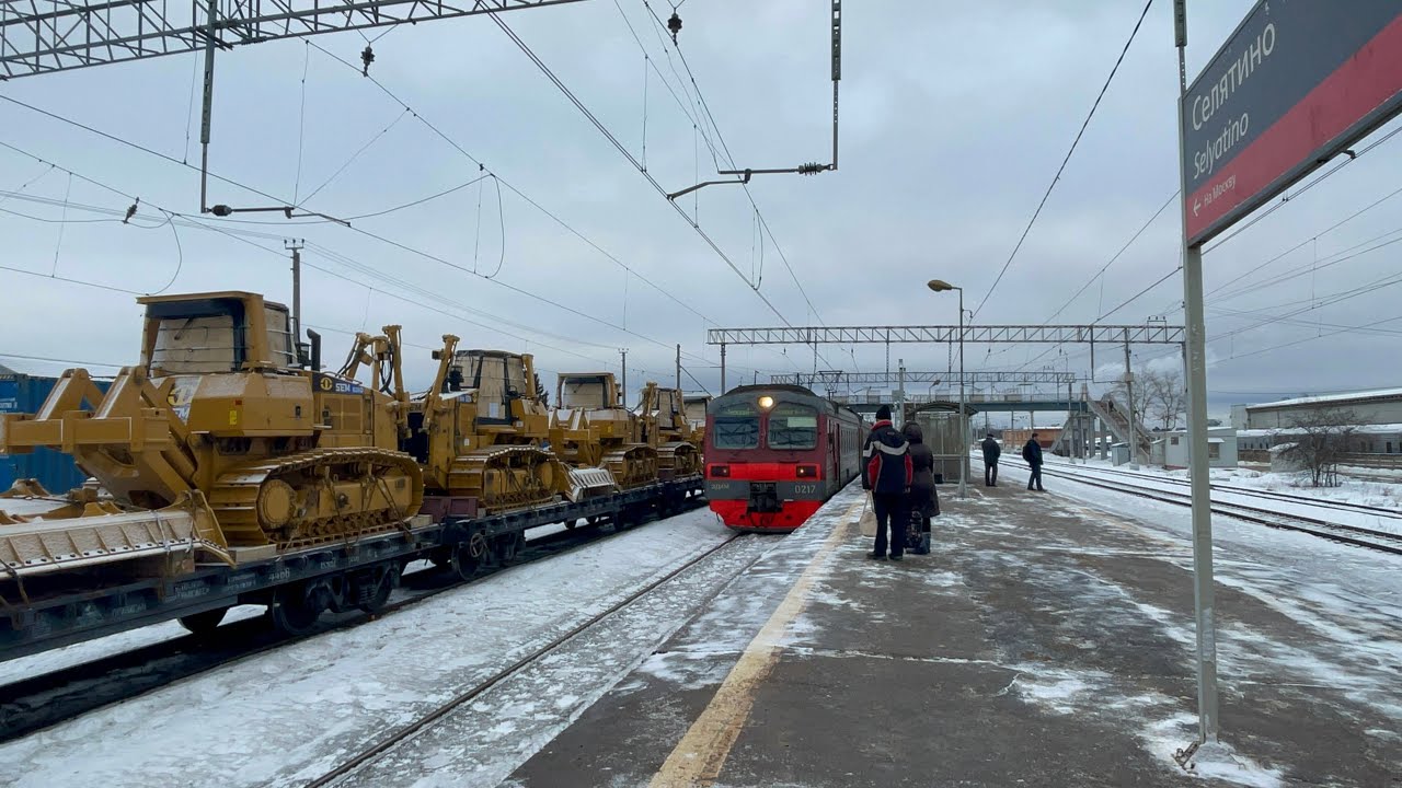 "Редкость на киевке!" Электропоезд ЭД4М - 0217 прибывает на станцию ...