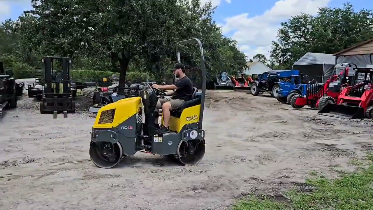 Discover the Power of the 2022 Wacker RD12 Asphalt Roller