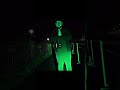 右後ろの木から誰か覗いてた