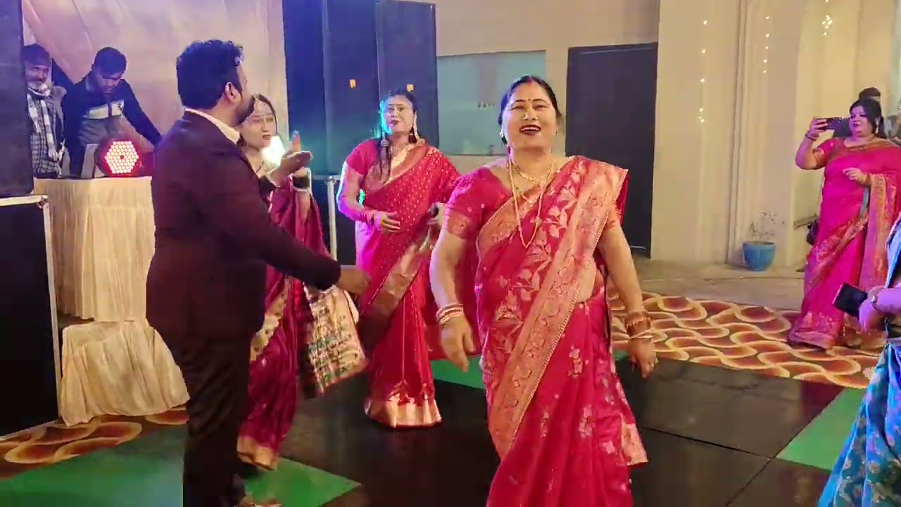Bahno ke Sath dance karne ka andaz kuch alga🥰#dance#shadi #bhojpuri #bhojpuridance #video 