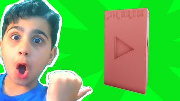I GOT THE *1 BILLION SUBSCRIBER PLAY BUTTON* IN ROBLOX YOUTUBE SIMULATOR - YouTube Simulator