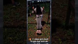 Đi Một Mình Trong Công Viên Mà Thấy Bà Tú Ngồi Kiểu Này Là Êyy Nha