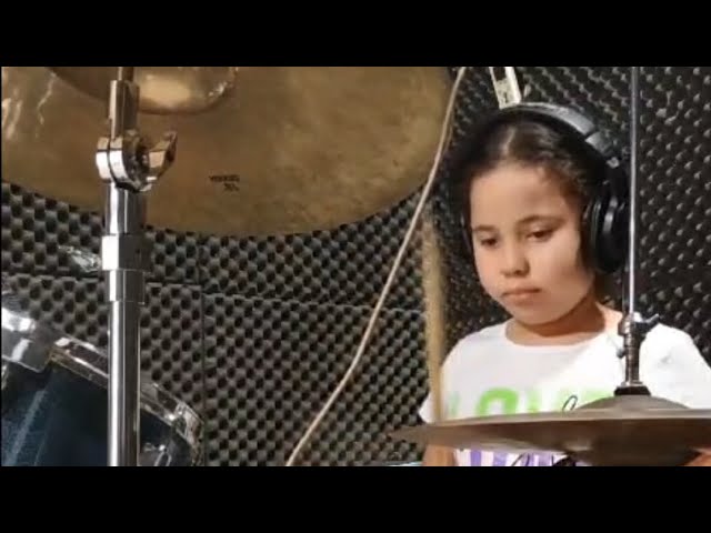 Me Ajude A Melhorar - Eli Soares (Rebeca Baterista) Drum Cover Me Ajude A Melhorar - Eli Soares (Rebeca Baterista) Drum Cover