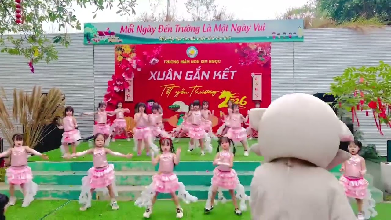 Nhảy Cherry Cherry #nhaytreem #mua #dance #mau #phuongchi #nhimyeuoi