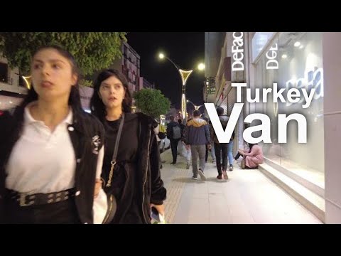 Walking through Van's center, Türkiye