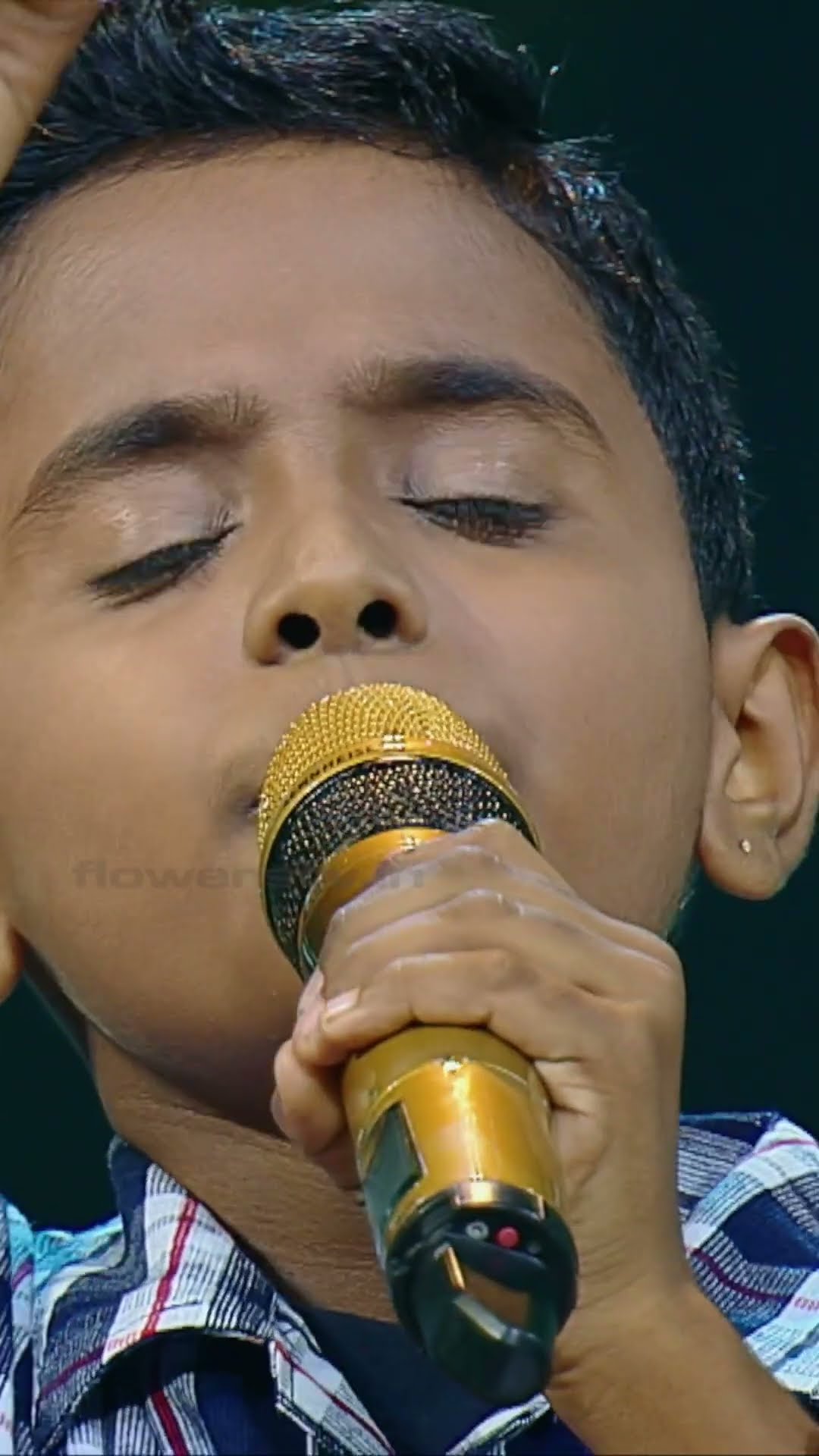 ജഡ്ജസിനെ പാട്ടിന്റെ ലഹരിയിലാഴ്ത്തി ദേവതീർഥ് ?