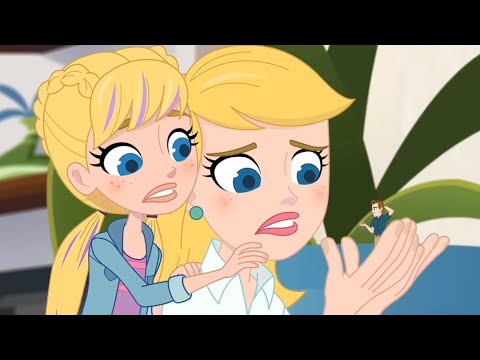 Mom holds Dad (from Polly Pocket) [Para-Giantess]