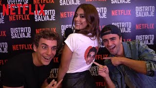 La fan en la premier de Distrito Salvaje | Netflix