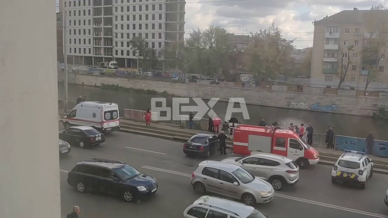Девушка утопила машину