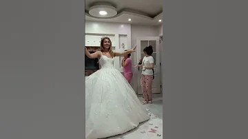 عروسة جزائرية خلطتها في عرسها 