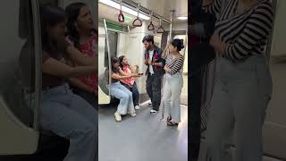 Metro Stand Tod Diya