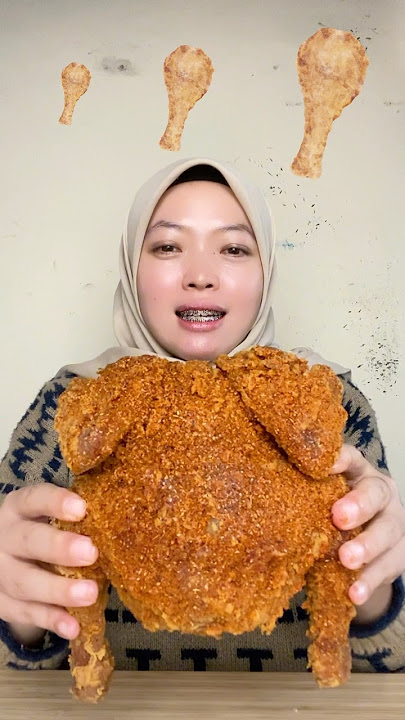 Makan ayam goreng kecil sedang besar