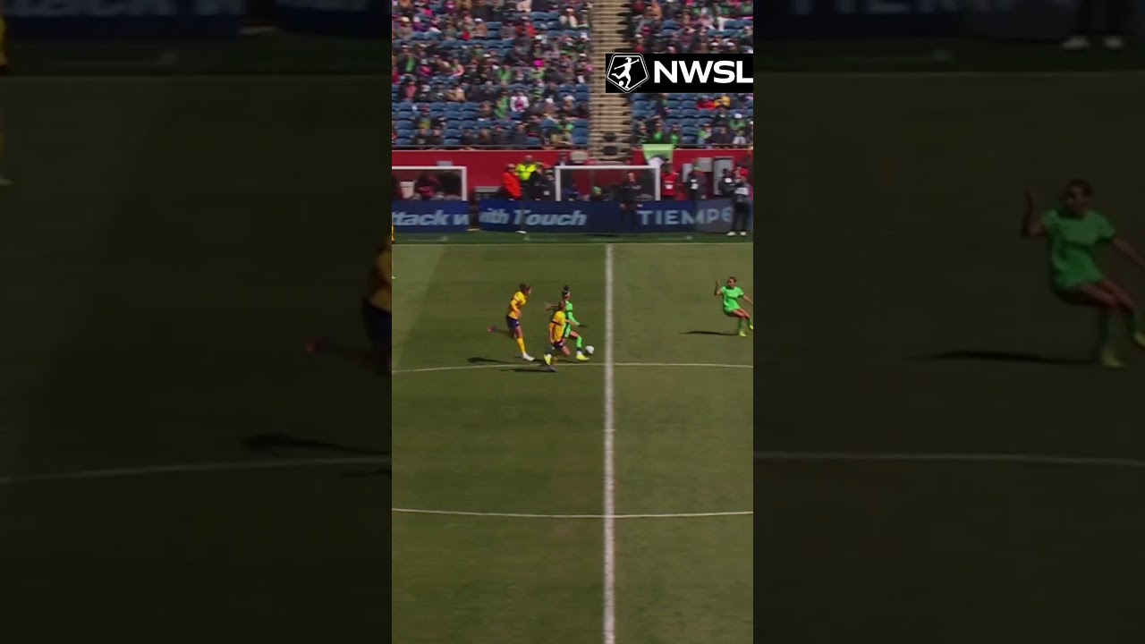 Elite ball control from Amanda Gutierres 👏⚽️