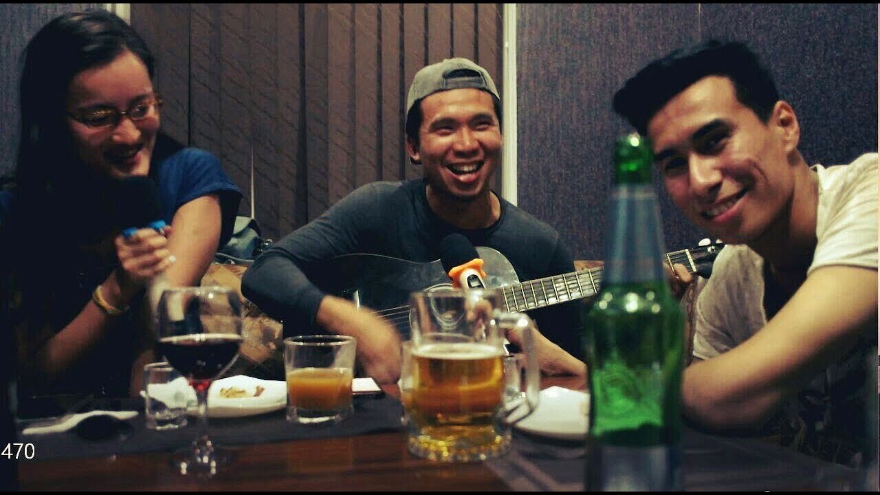 nukesaku jojo Karaoke in Nukus with friends from Uzbekistan | 乌兹别克斯坦也有卡拉OK呀