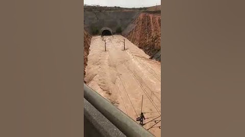 Alluvione in Spagna, il fiume entra nel tunnel dell'alta velocità