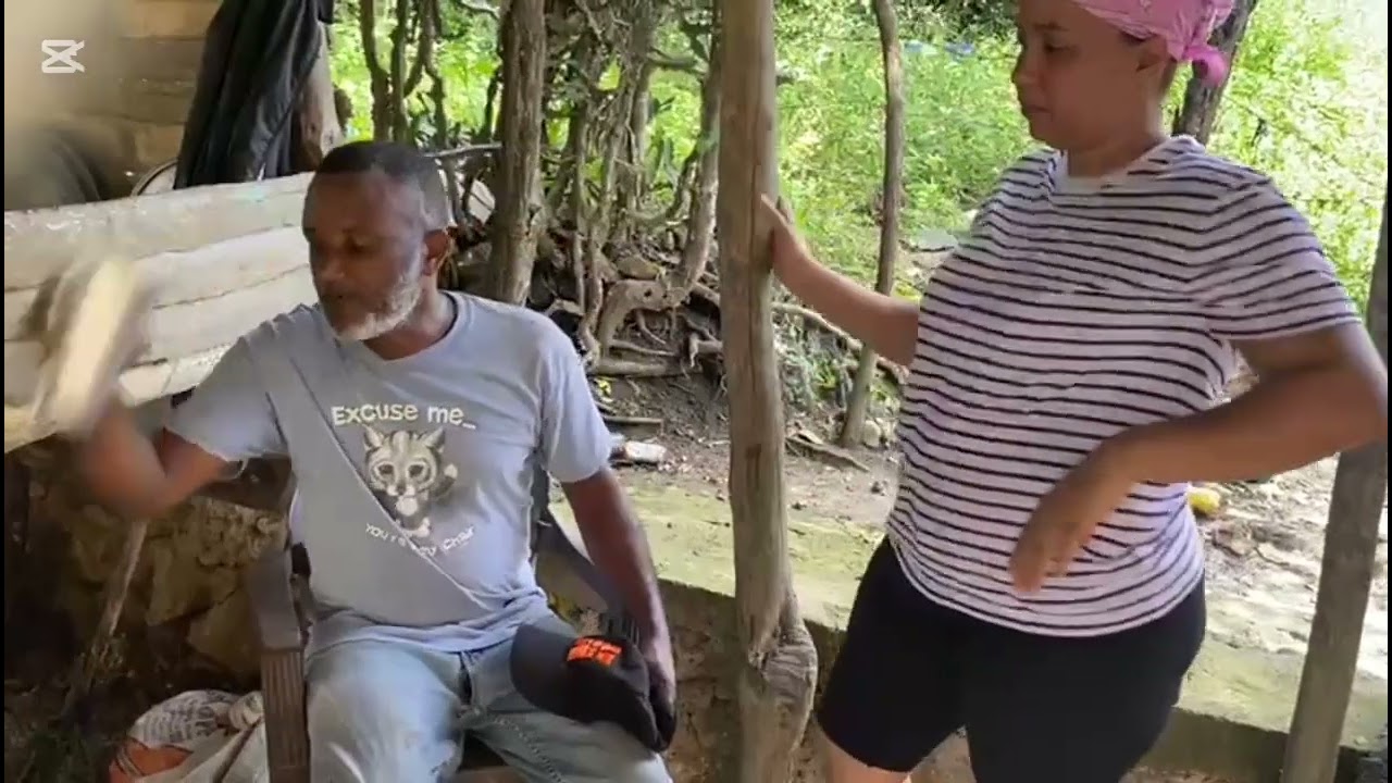 Buscando cangrejos y yuca para la comida 🦀😋