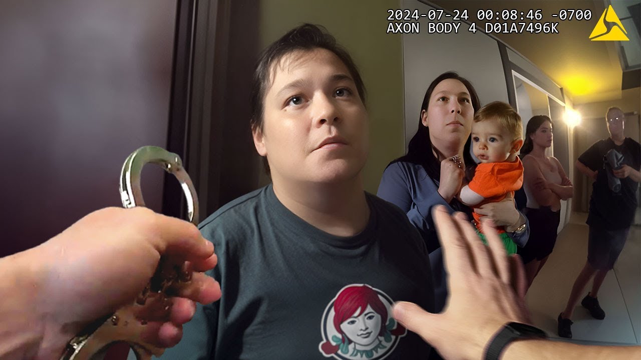 Полиция спешит на помощь после того, как мать оставила его одного на несколько часов