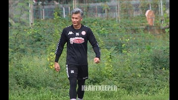 THỦ MÔN BÙI TIẾN DŨNG TẬP LUYỆN VỚI MÀU TÓC MỚI