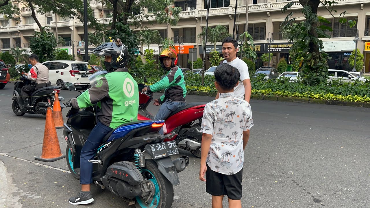 Jalan” Menuju Ke Pantai Ancol Naik Motor
