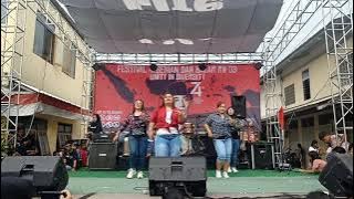Bohay squad dancer