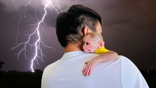 Monkey Bibi ran up to hug his father for fear of thunder!
