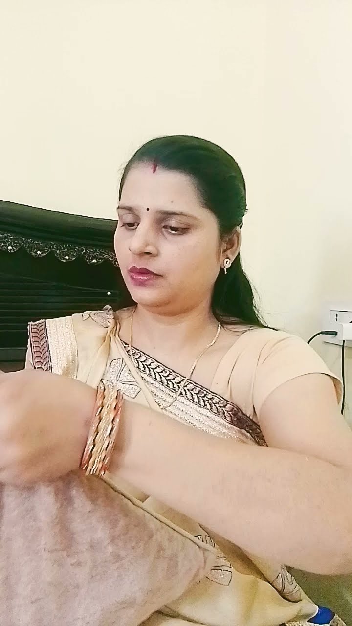 Manager k sath rhogi ?? #comedy #husbandwifecomedy #viral shorts #funnyshorts #youtubeshorts