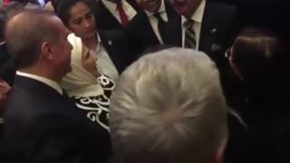 Kibariye Recep Tayyip Erdoğan'dan Makas alıyor