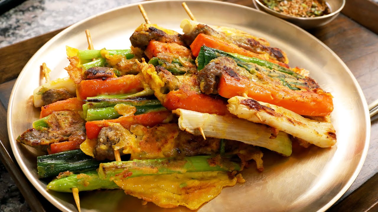 ⁣Pasanjeok (Skewered pancakes with vegetables and beef: 파산적)