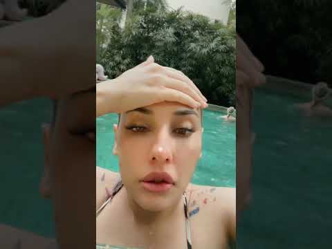 Zarina Anjoulie mandi kolam