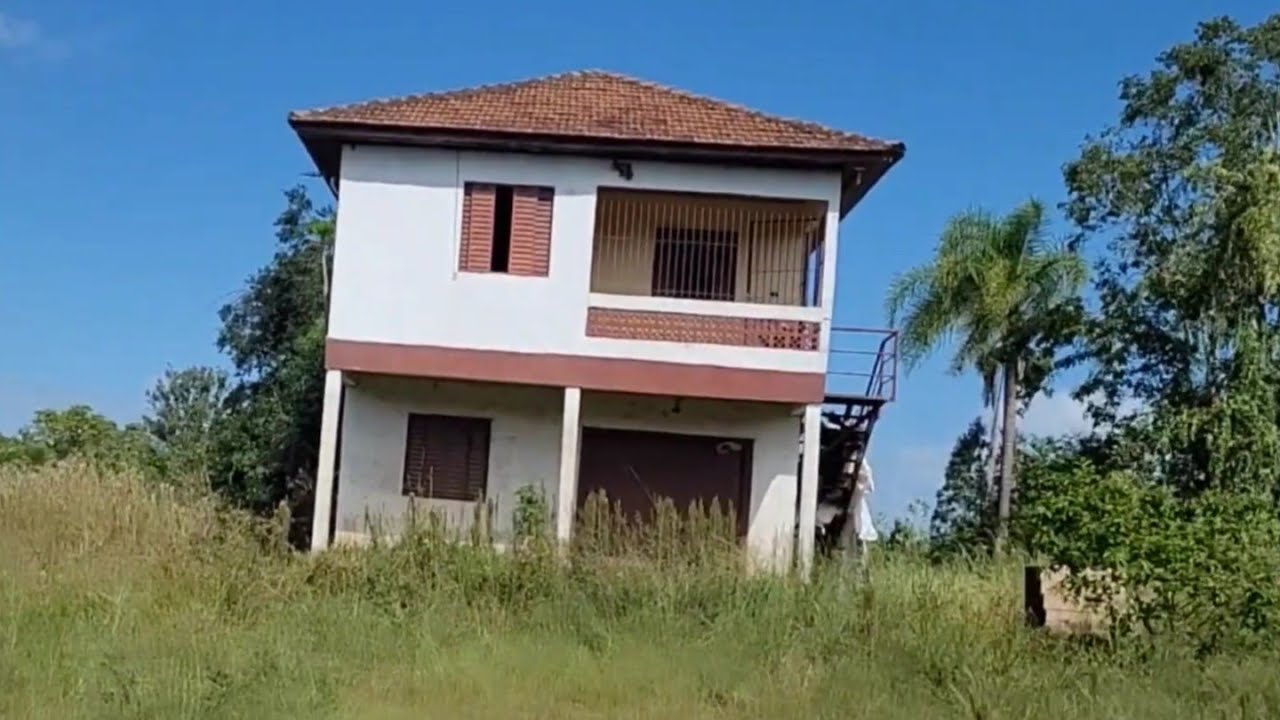 MULHER QUE MORAVA SOZINHA TEVE QUE ABANDONAR SUA CASA AS PRESSAS 