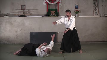 Ryote-dori tenchinage - 両手取り天地投げ - Aikido Virtual Dojo