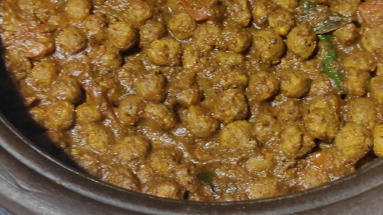 පොල් බැදලා හදන සෝයාමීට් කරියක් 🤤✌️ #mealsbyrandi #foodvlog #srilankan 