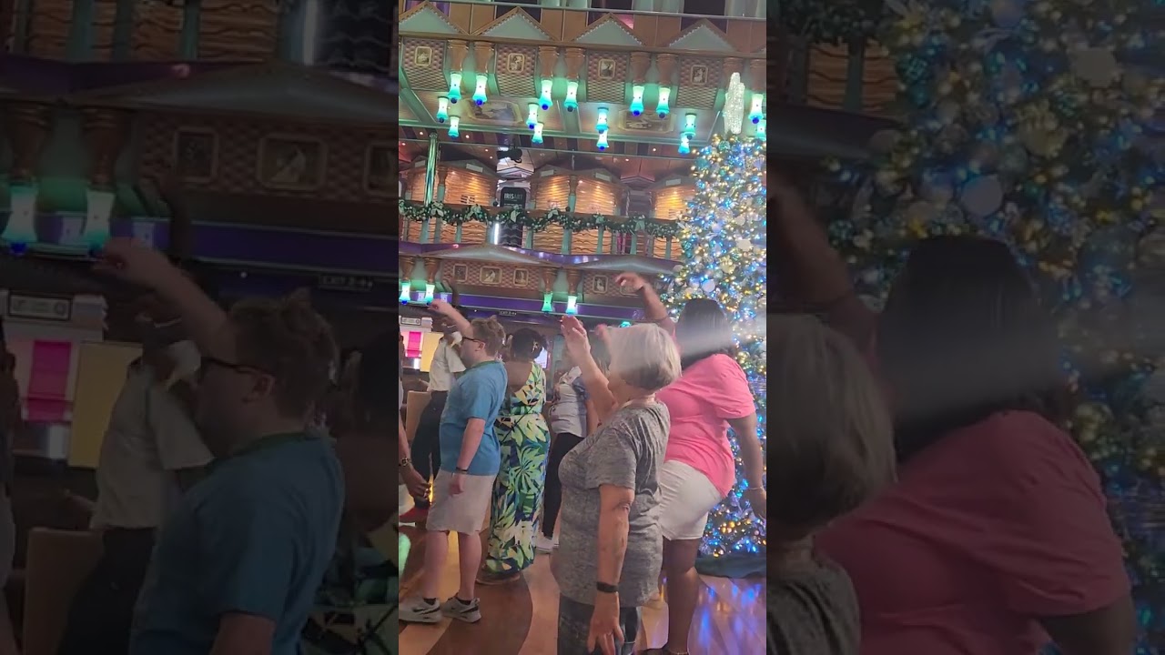 Урок танцев на круизном лайнере Carnival. Права на эту музыку мне не принадлежат.