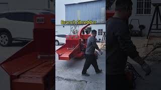 #woodchipper #landclearing #forestrymachinery #cummins #trackedchipper #biomassenergy