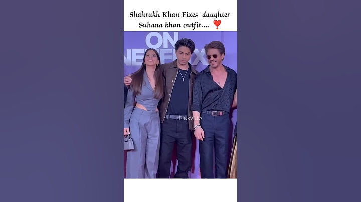 Shahrukh Khan Fixes daughter Suhana khan outfit.. ❤️#shorts #shahrukh #suhanakhan #aryankhan #edit