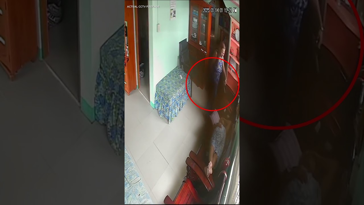 Itim na usok, na-record sa CCTV na akmang sasakal sa isang lola! | Kapuso Mo, Jessica Soho