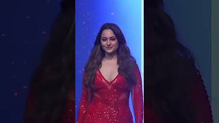 Sonakshi Sinha serving us really fab look in red🔥💯|The Unseen Shorts #theunseenshorts #song#sonakshi