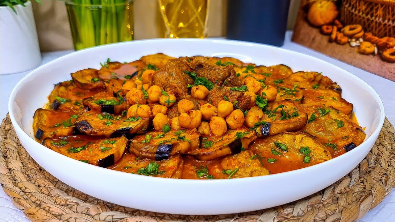 من الأطباق المفضلة عندي 😍 مدربل باذنجان مرقة حمراء بنيييين بزااف و ما يتنشبعش 😋 Mderbel d'aubergine