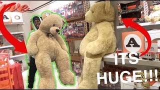 I FOUND THE BIGGEST TEDDY BEAR EVER!!🐻(VLOGMAS)🎅🏽